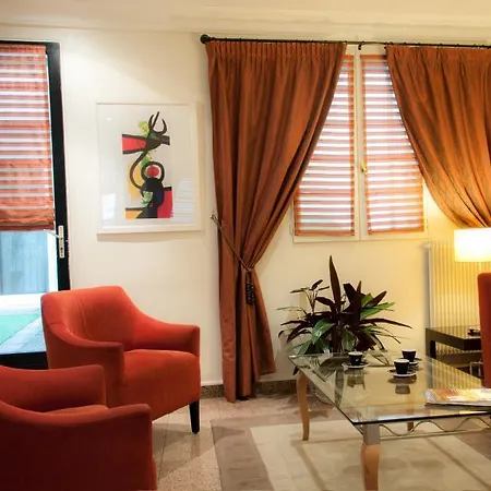 Des Deux Avenues Hotel 3*