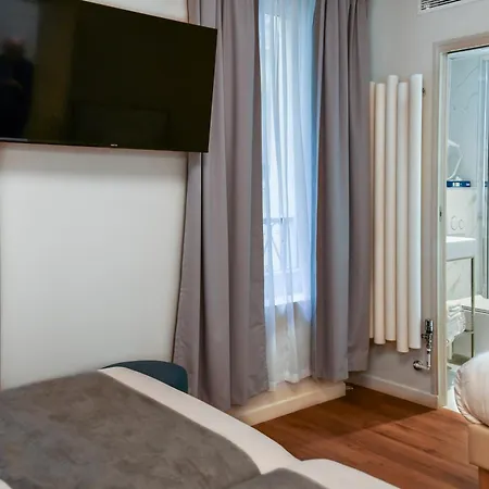 Des Deux Avenues Hotel 3*