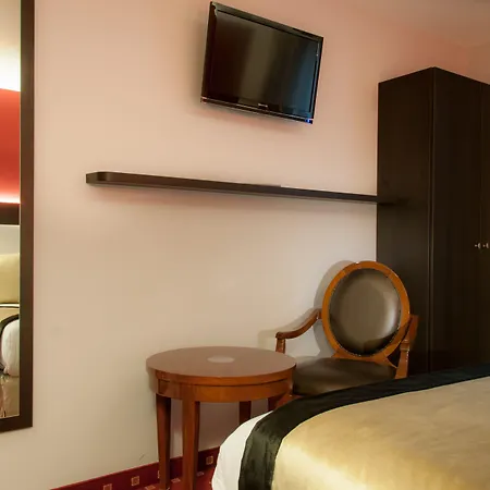 Des Deux Avenues Hotel 3*