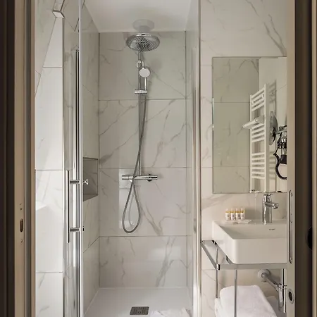 Des Deux Avenues Hotel 3*