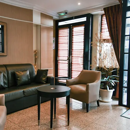 Des Deux Avenues Hotel