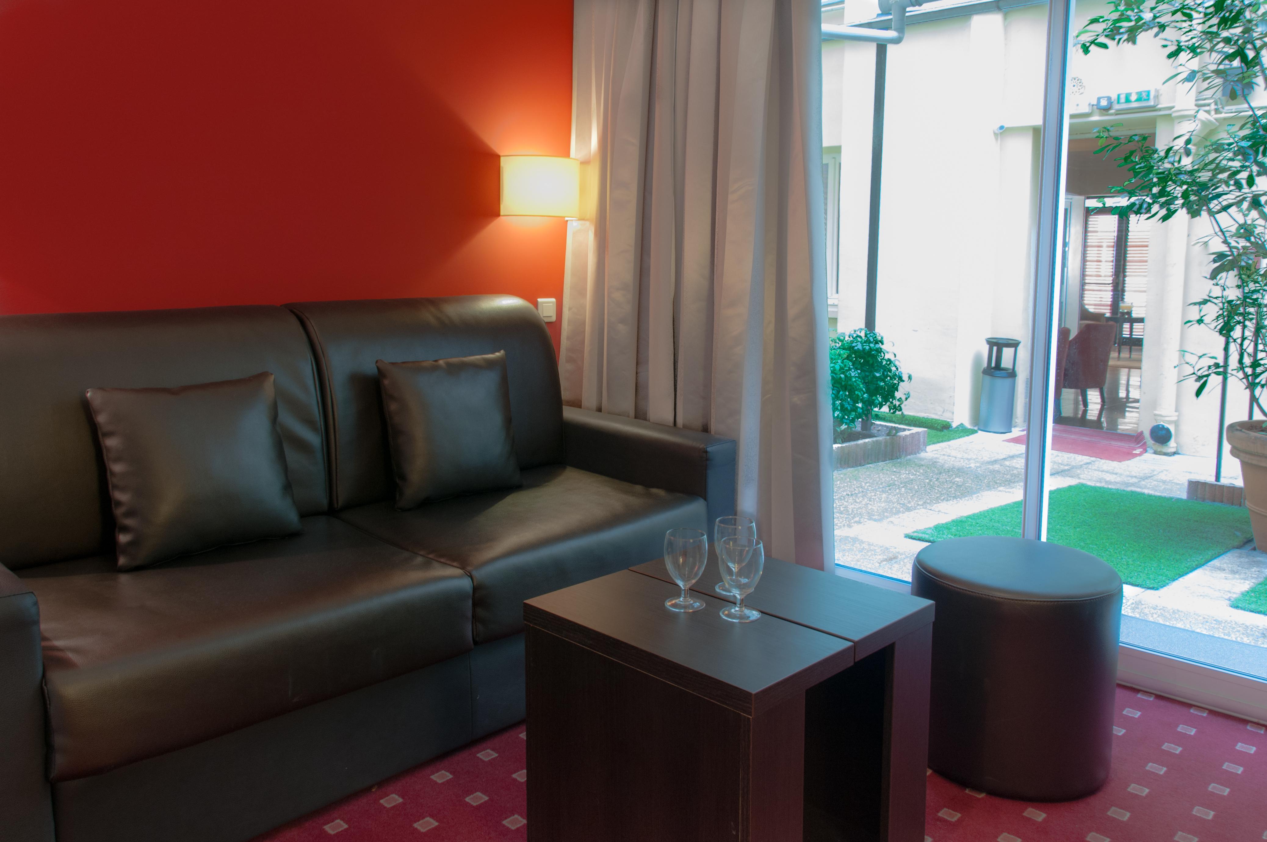 Des Deux Avenues Paris