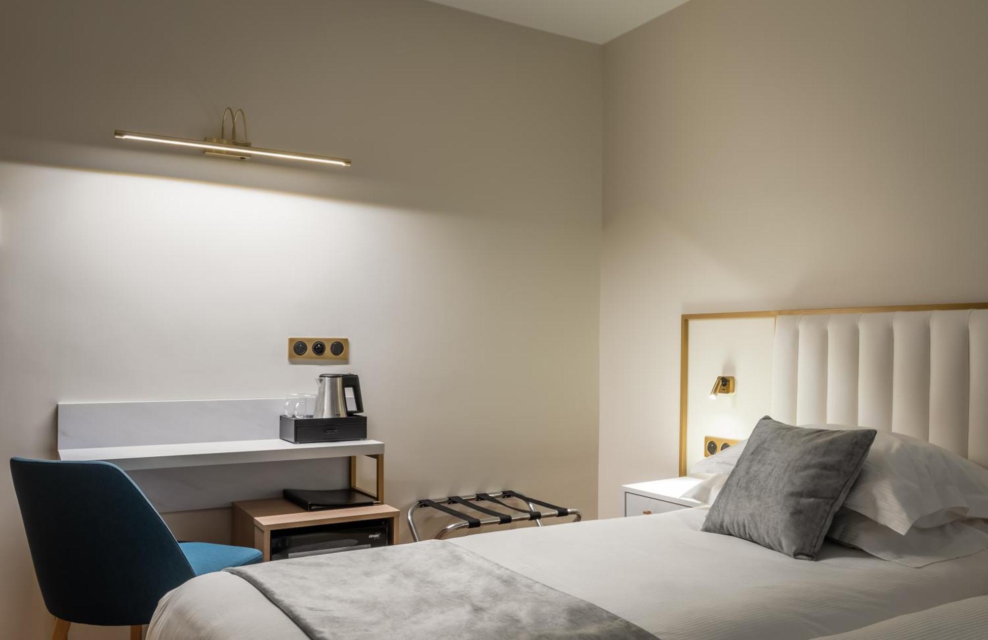 Des Deux Avenues Paris