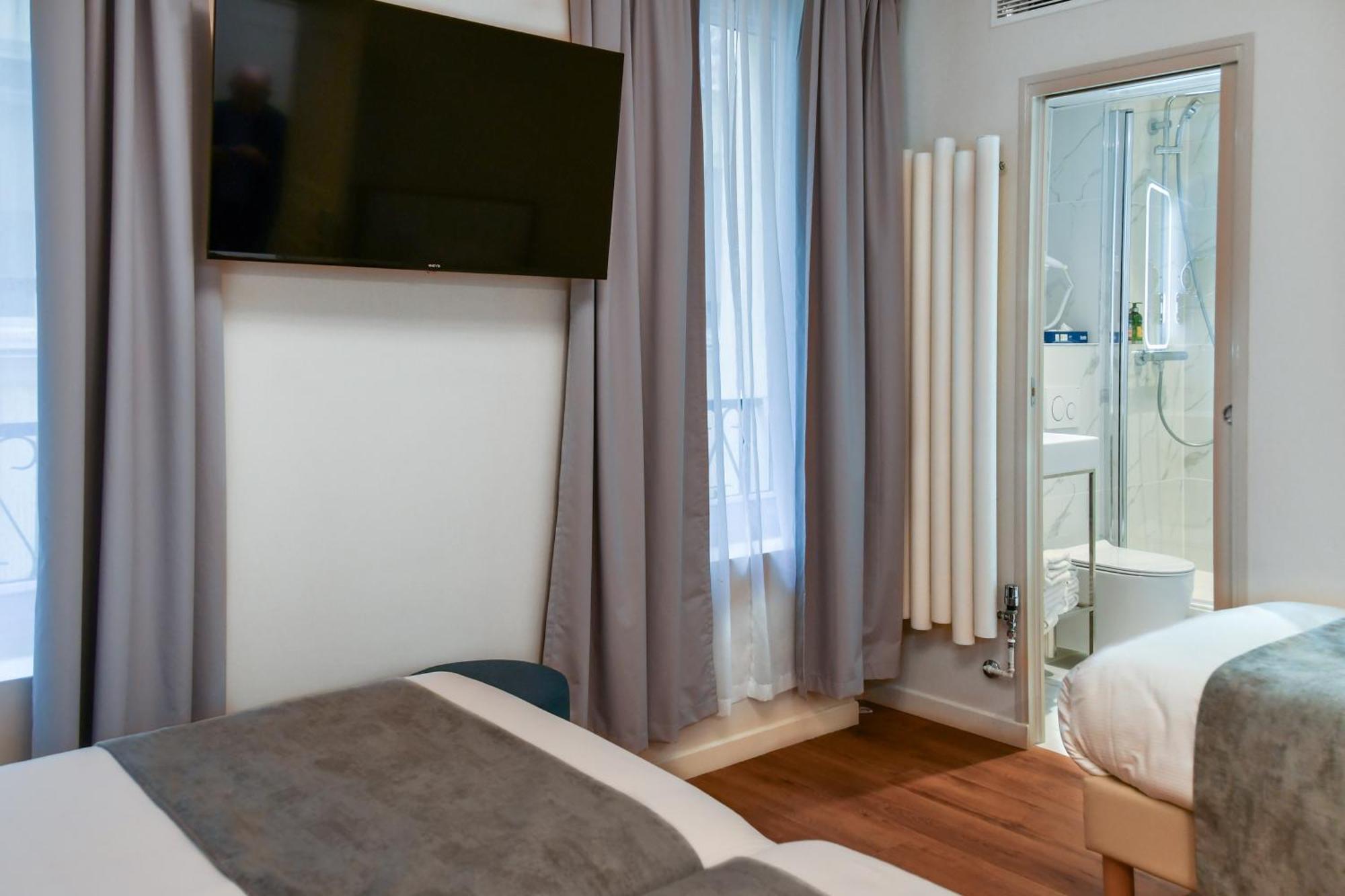 Des Deux Avenues Hotel 3*