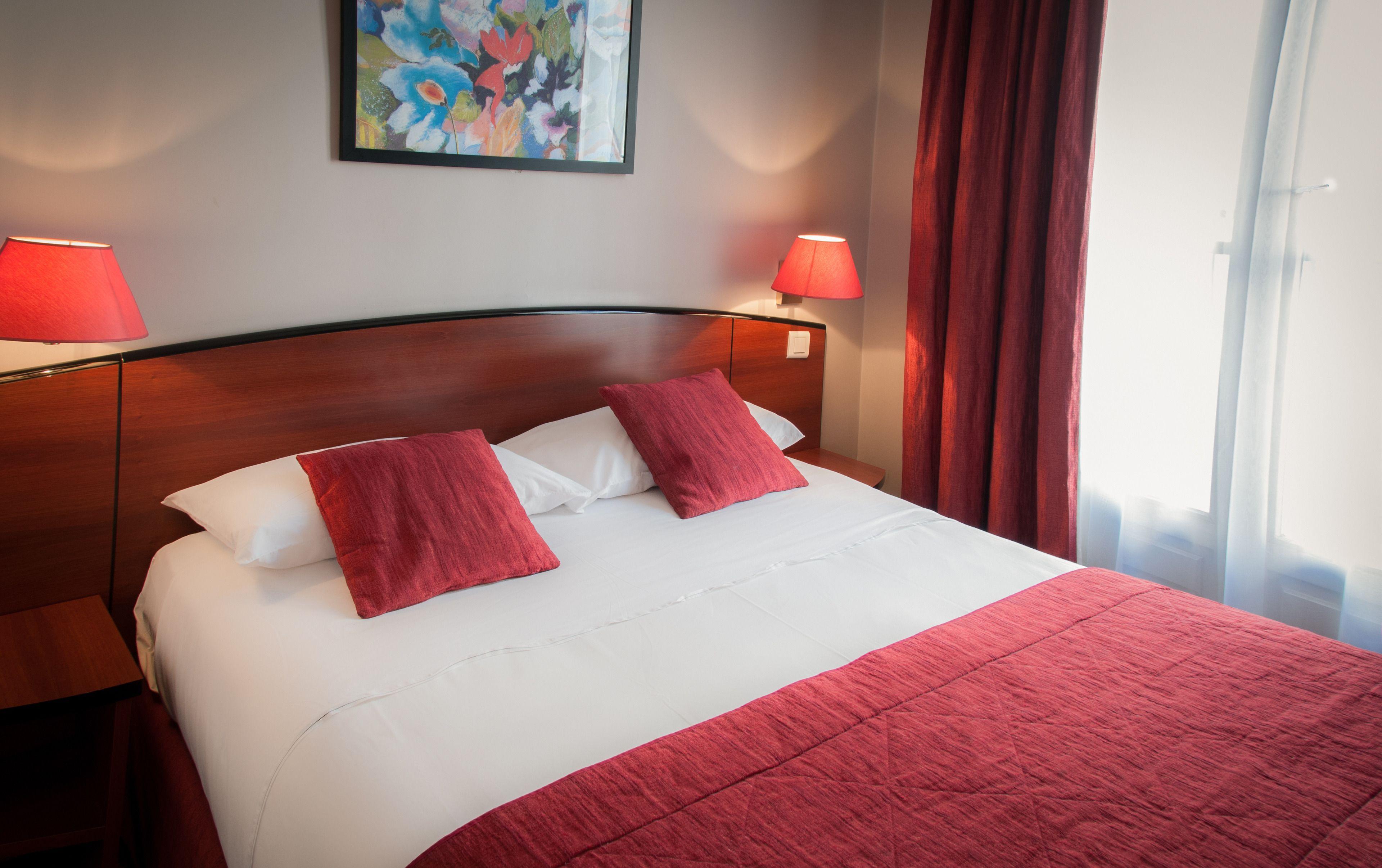 Des Deux Avenues Paris