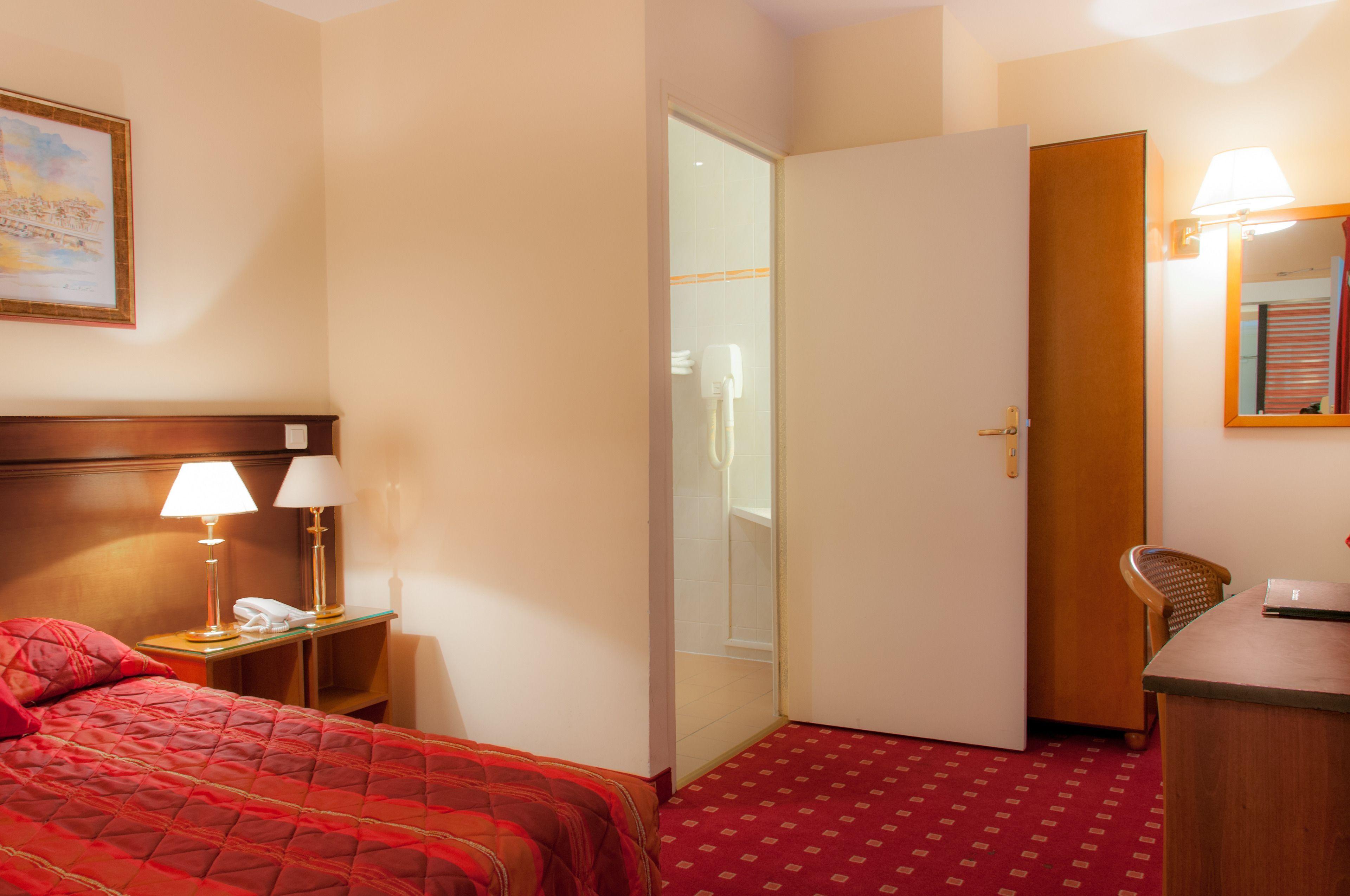 Des Deux Avenues Hotel Paris