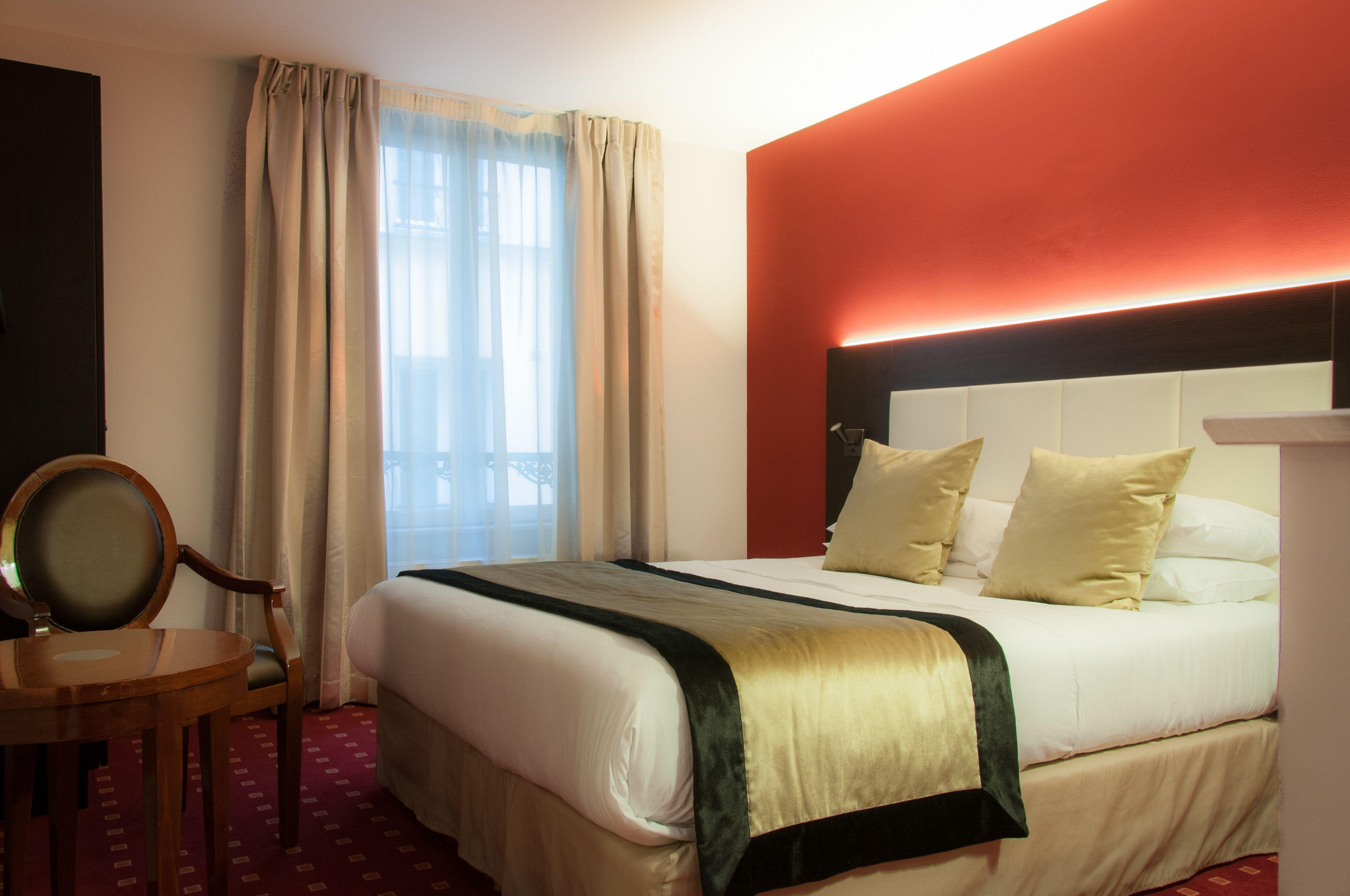 Des Deux Avenues Hotel 3*