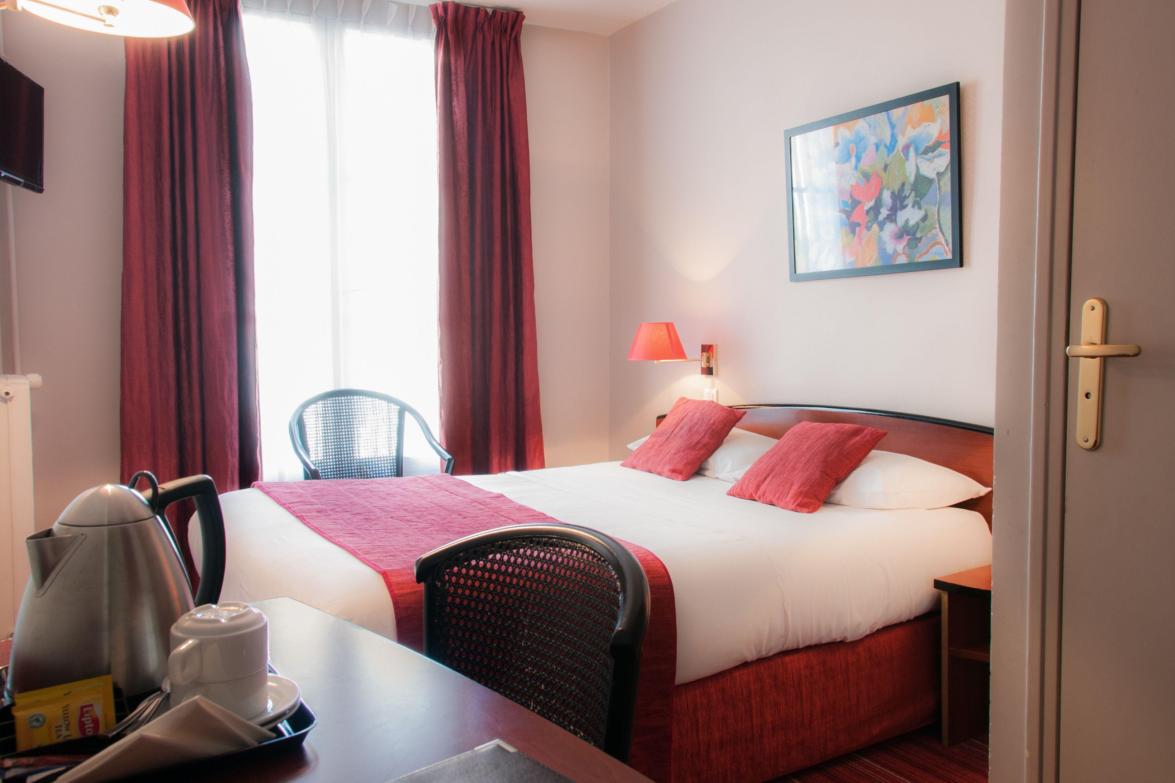 Des Deux Avenues Hotel 3*