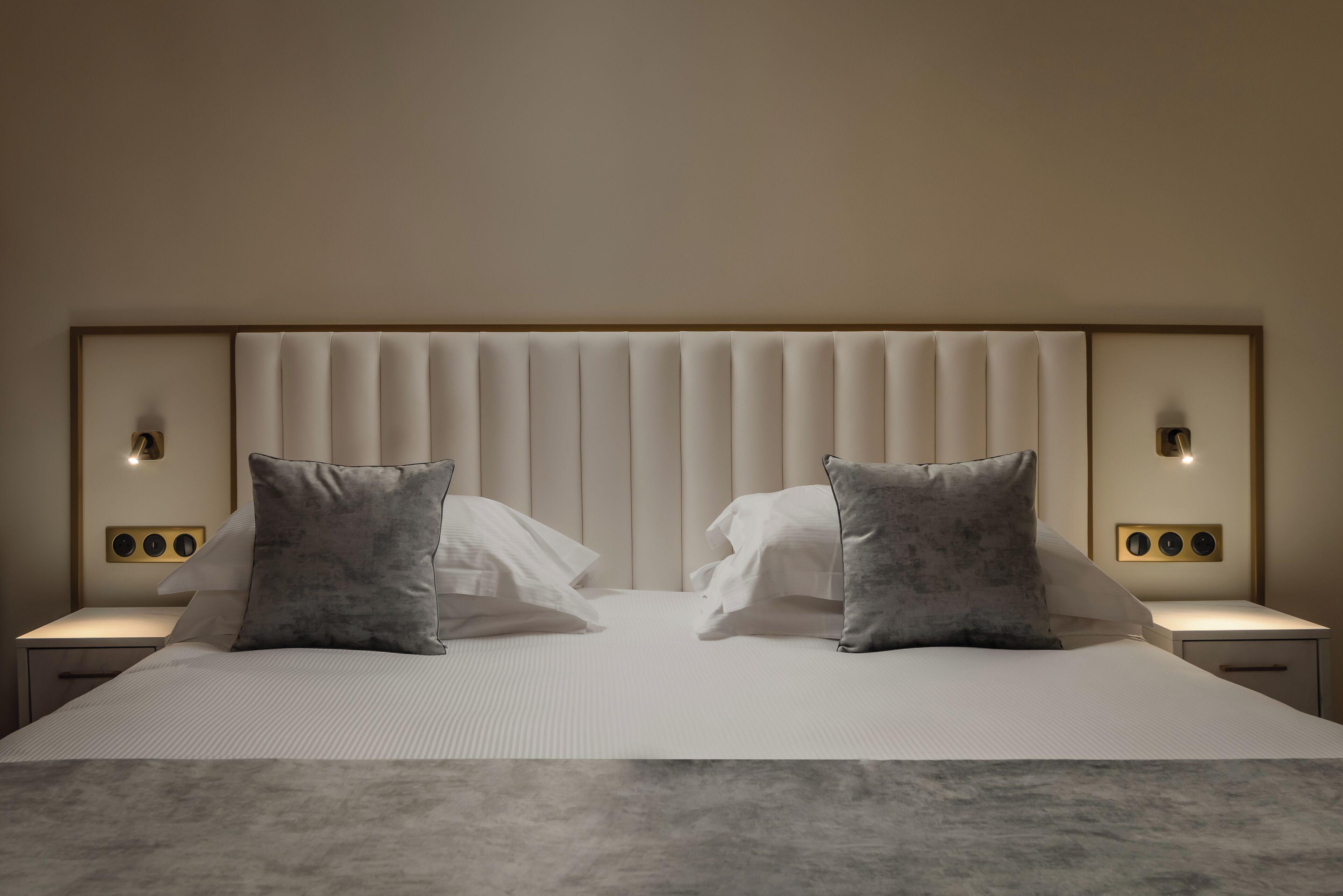 Des Deux Avenues Paris