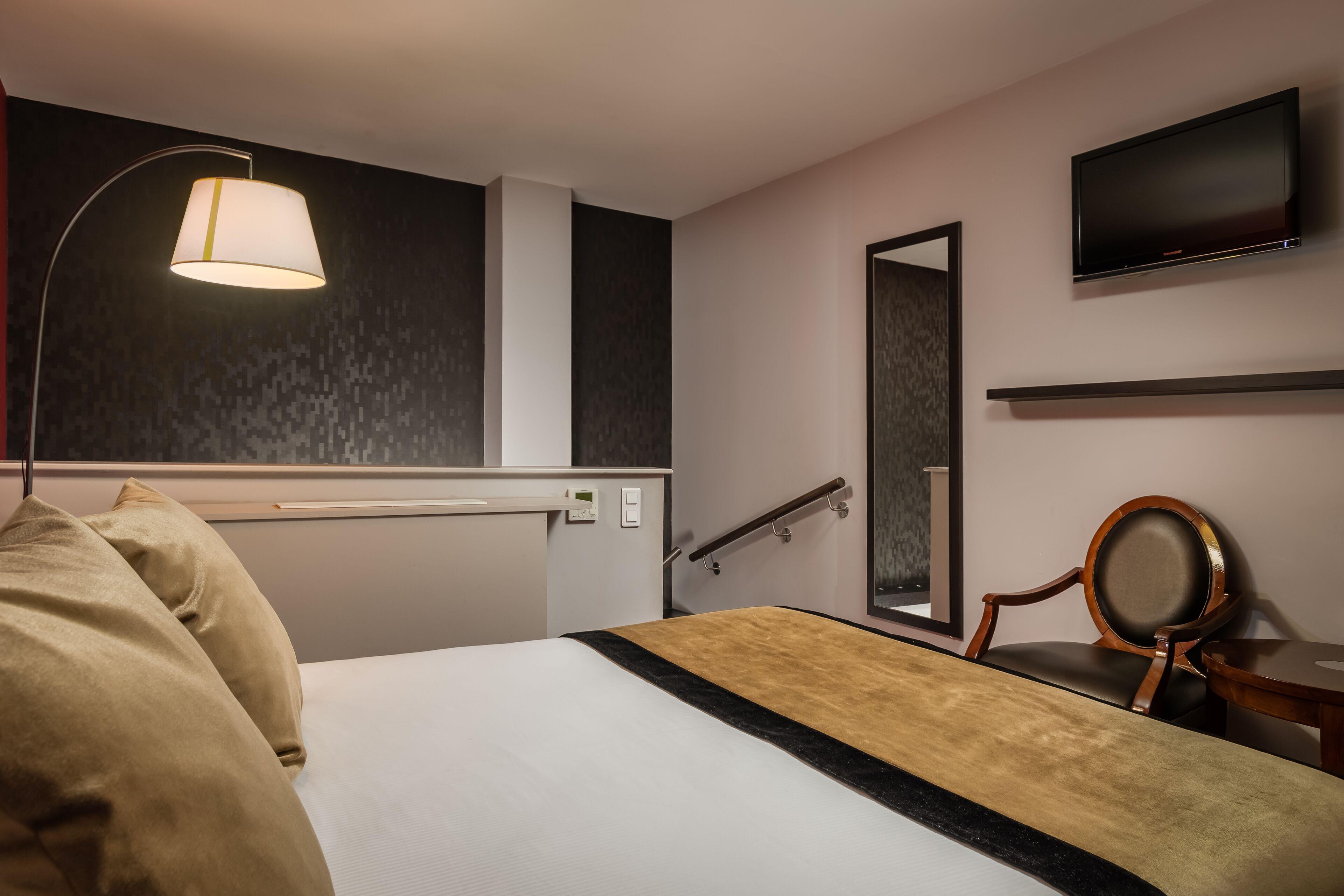 Des Deux Avenues Paris