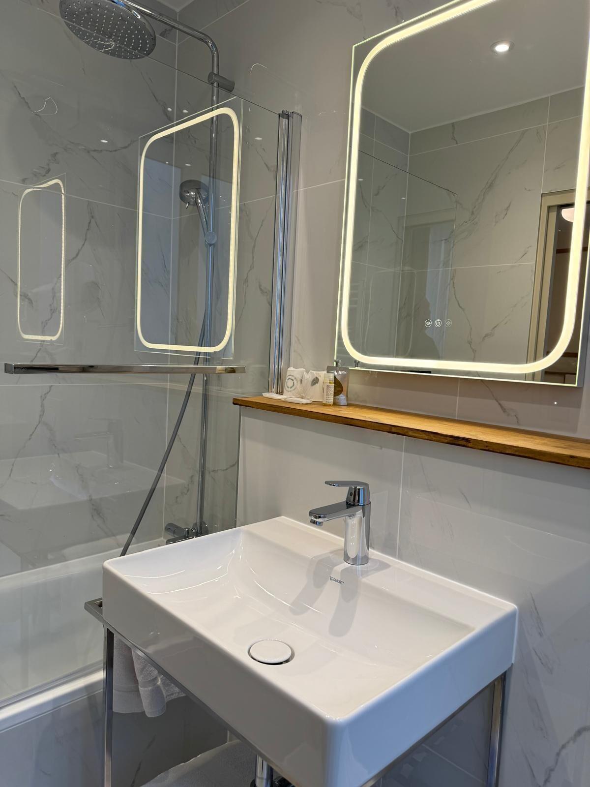 Des Deux Avenues Hotel Paris