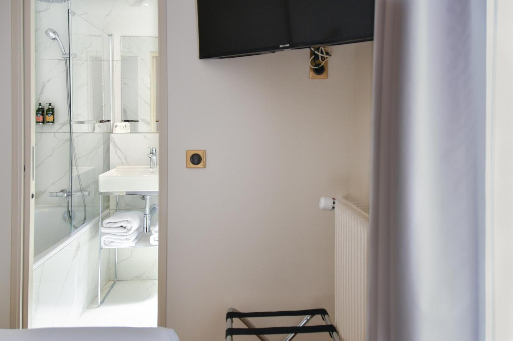 Hotel Des Deux Avenues Paris